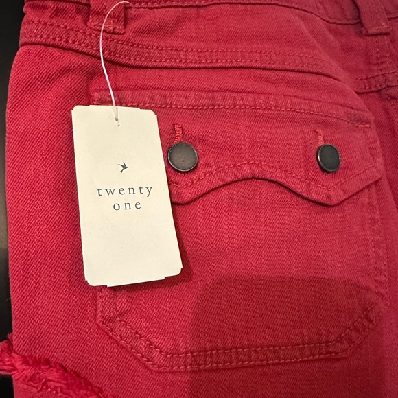 2/$20 ⭐️ NWT - Forever 21 Red Denim Shorts - Size 28 - Picture 3 of 4